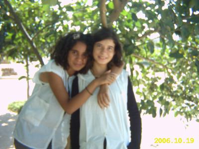 sara & sn amie houda des infos me dit que cette meuf � trop gentil ben il se voie n'est ce po